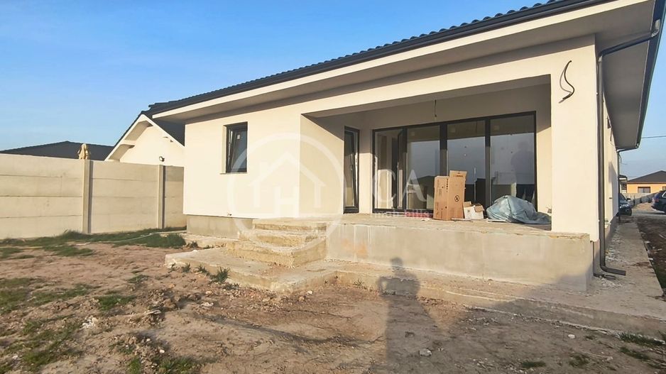 Casa de vanzare cu 4 camere in Santandrei, Bihor - Poză 1