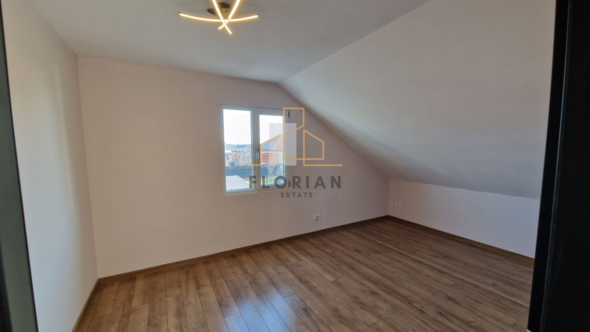 Duplex spatios si luminos in centrul Sacalazului - Poză 11