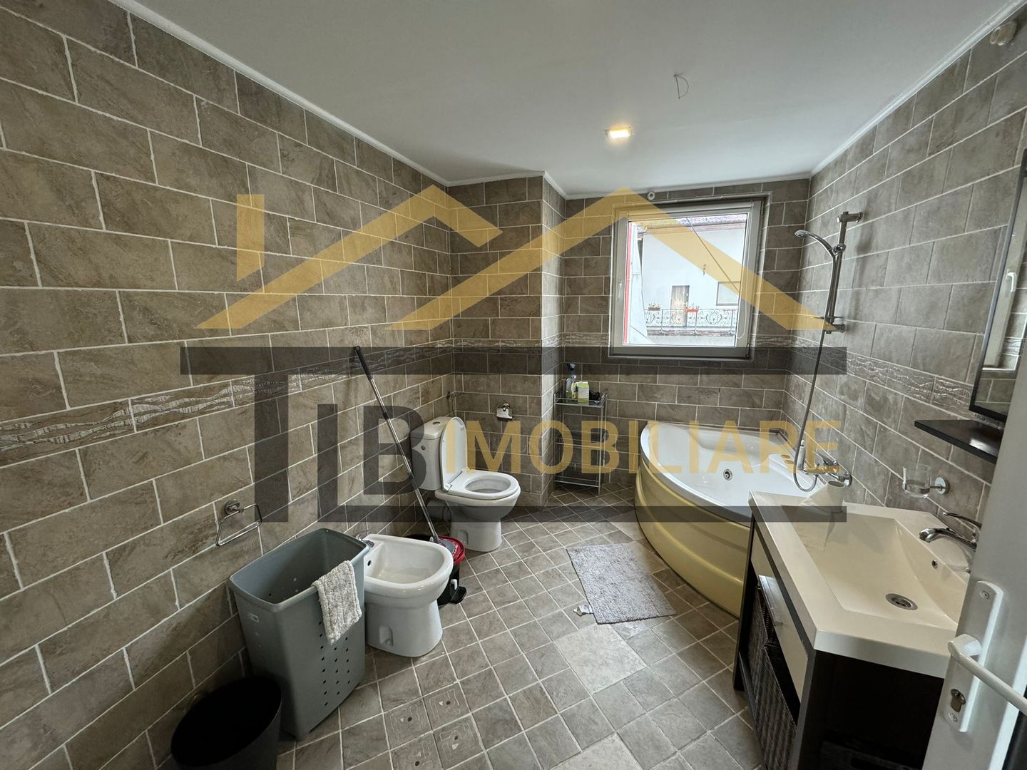 Apartament de 3 camere, 140 mp, Zona Piata Trandafirilor - Poză 9