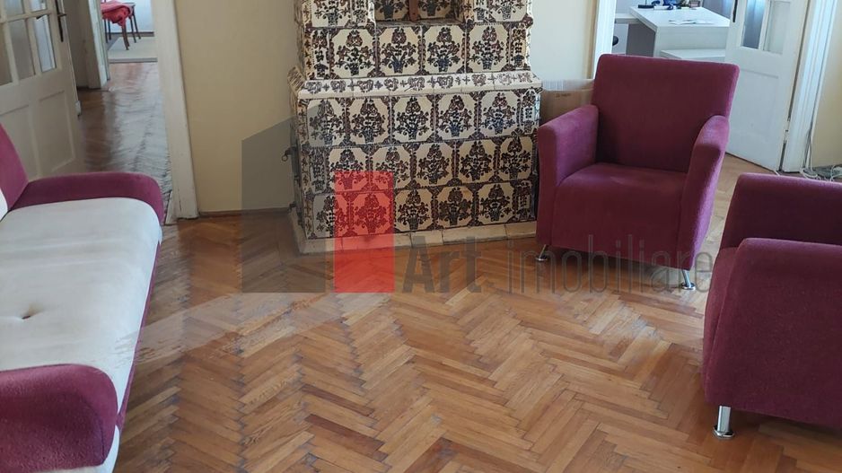 Apartamentul "MONARKI", et. 1 in vila, singur pe etaj, superb - Poză 2