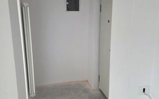 Garsonieră renovata 35 mp etaj 1 dispune de  pivnita in zona Centrala - Poză 3
