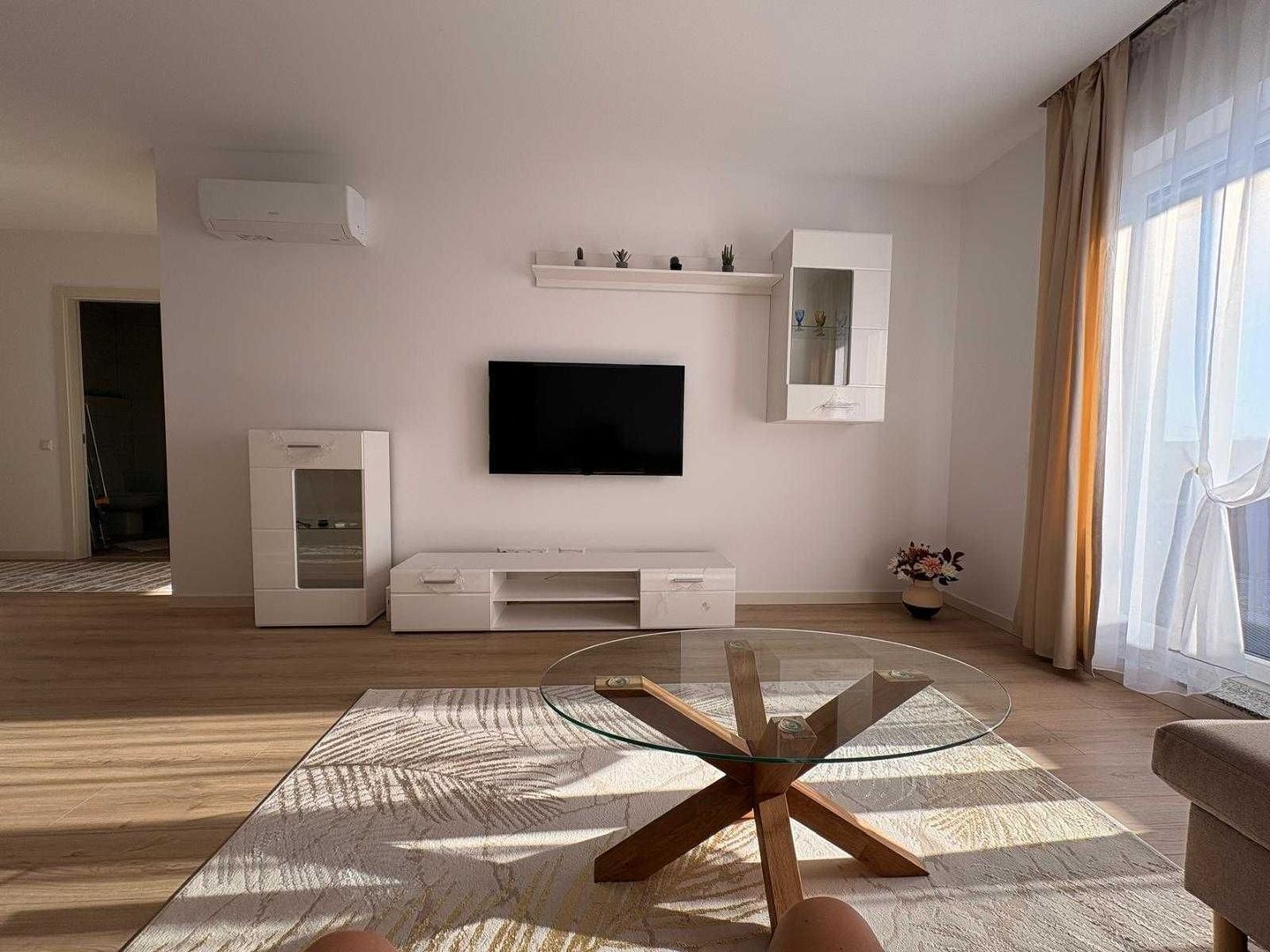 Vanzare Apartament 2 camere, et 7, mobilat de designer, bloc nou – balcon 8,5 mp - Poză 1