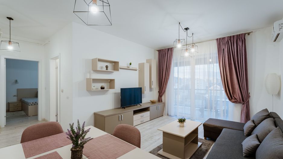 Apartament la Adora de închiriat - Poză 1