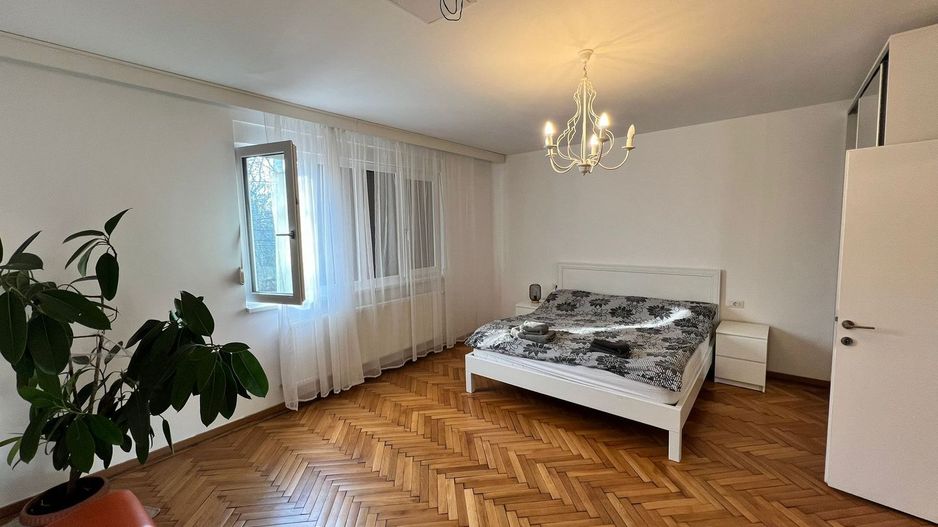 Apartament spatios cu 3 camere | 100 mp | Balcon | Curte | Central - Poză 2