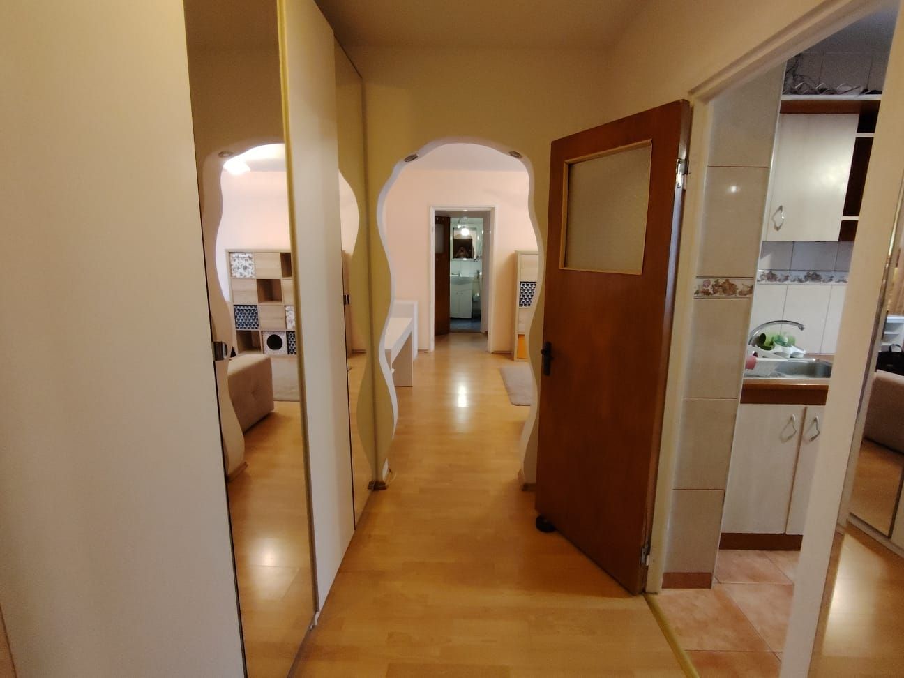 Apartament 3 camere - Metrou Aparatorii Patriei | Centrala Proprie - Poză 3