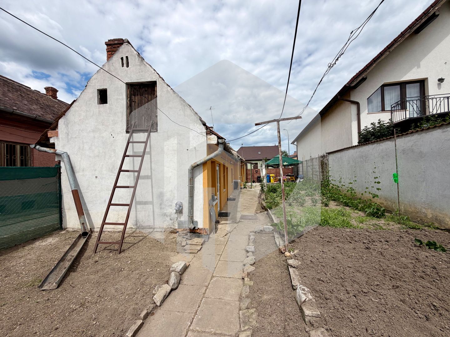 Casa+teren-Str. Kogălniceanu, Piață Cluj- 313 mp teren - Poză 3