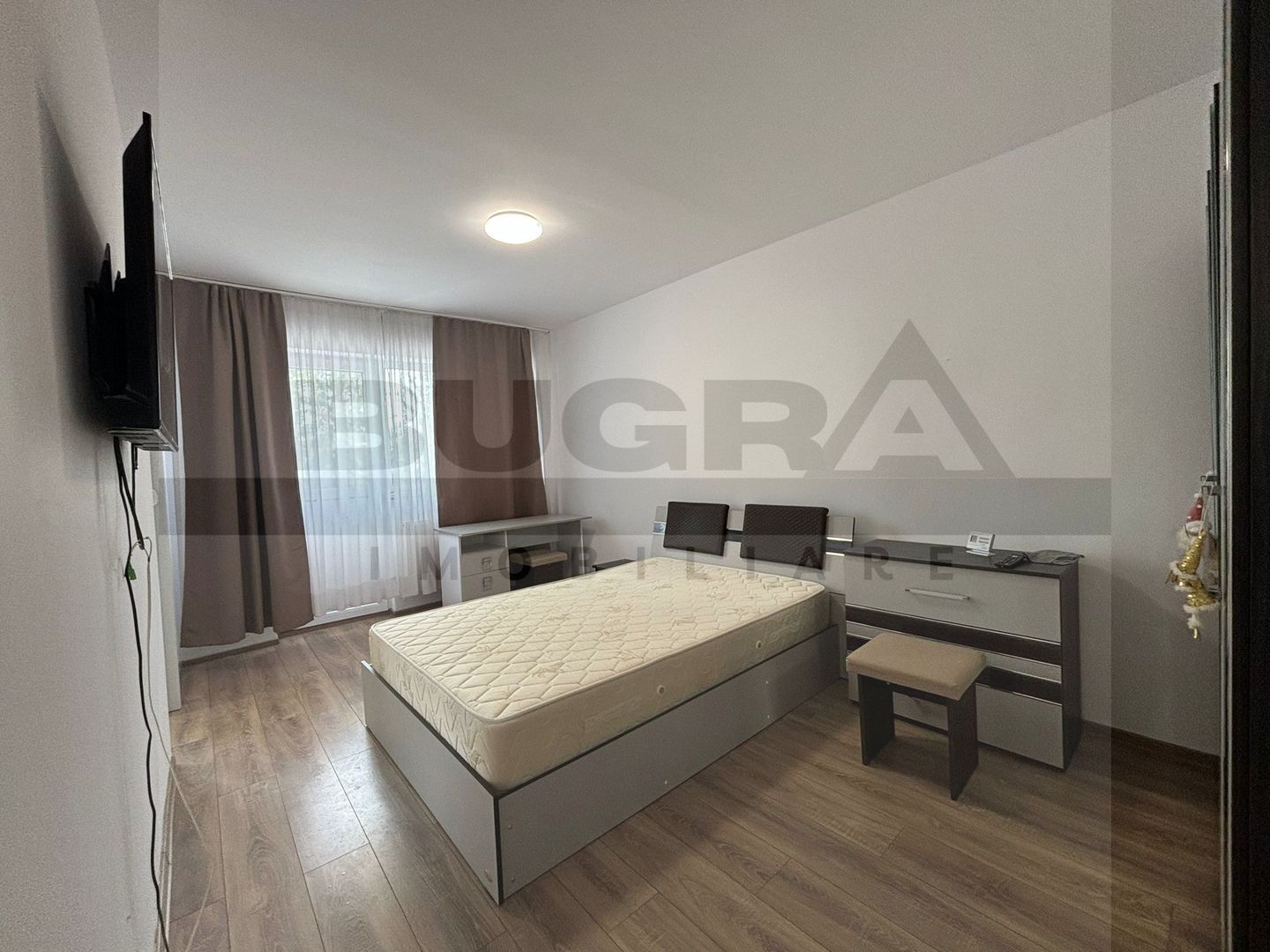 Garsoniera 30 mp, centrala proprie, balcon, zona UMF - Poză 1