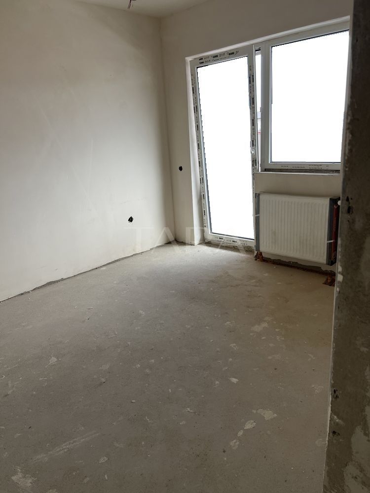 Apartament spațios cu 3 camere și parcare proprie în Florești, Terra. - Poză 3