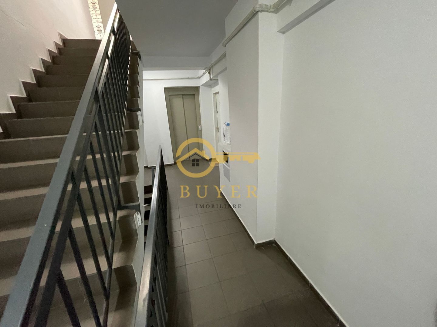Apartament cu o camera mobilat si utilat- Balcon mare, lift - Poză 10
