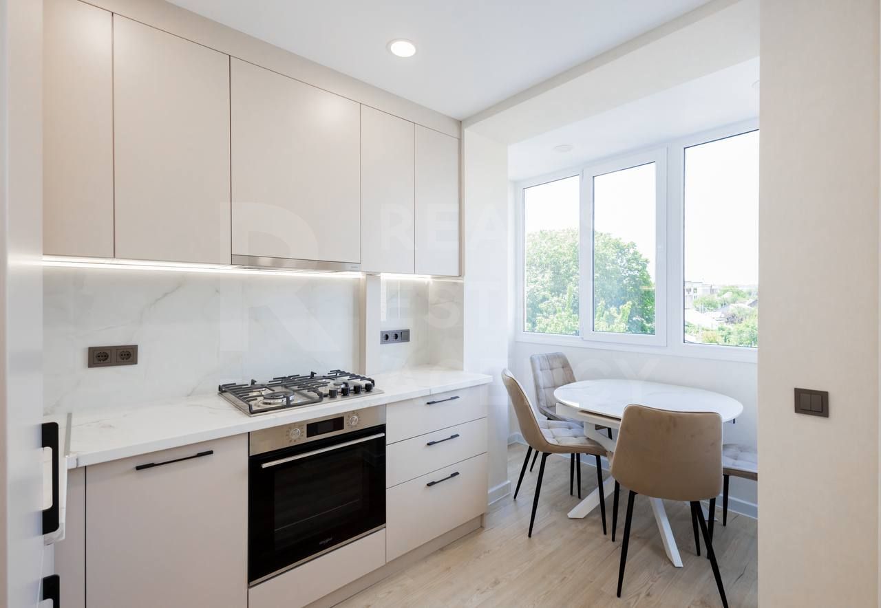 Vânzare apartament, 3 camere + living, strada Vasile Lupu, Buiucani - Poză 3