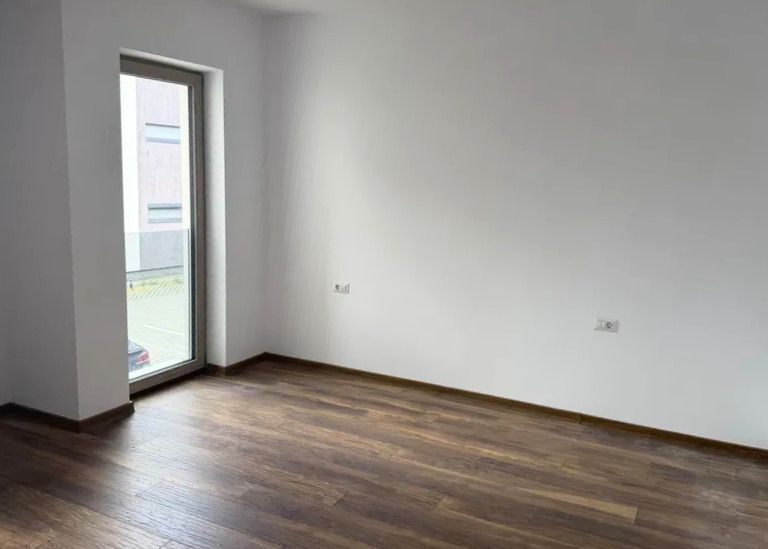 Aici cumperi și liniștea nu doar cei 48 MP zona Coresi - Poză 2
