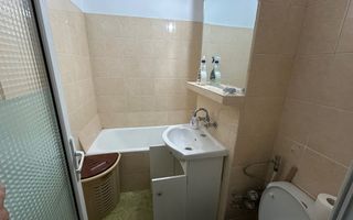 Garsonieră modernă, pat matrimonial, etaj intermediar, preț excelent - Poză 4