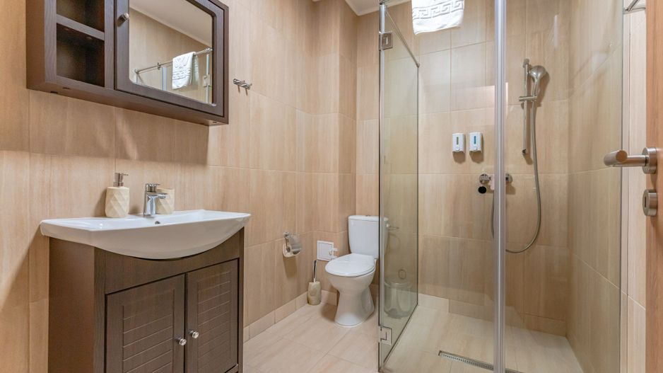 Pensiune Râșnov, 13 camere plus locuință proprietar, zonă Cetate - Poză 21