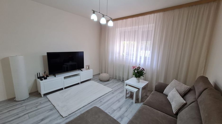 Casă cu teren generos pretabila pentru afacere - Poză 2