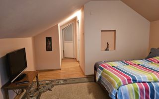 🏡 Casă cu demisol, parter și mansardă – Str. Victoriei, zonă centrală - Poză 13