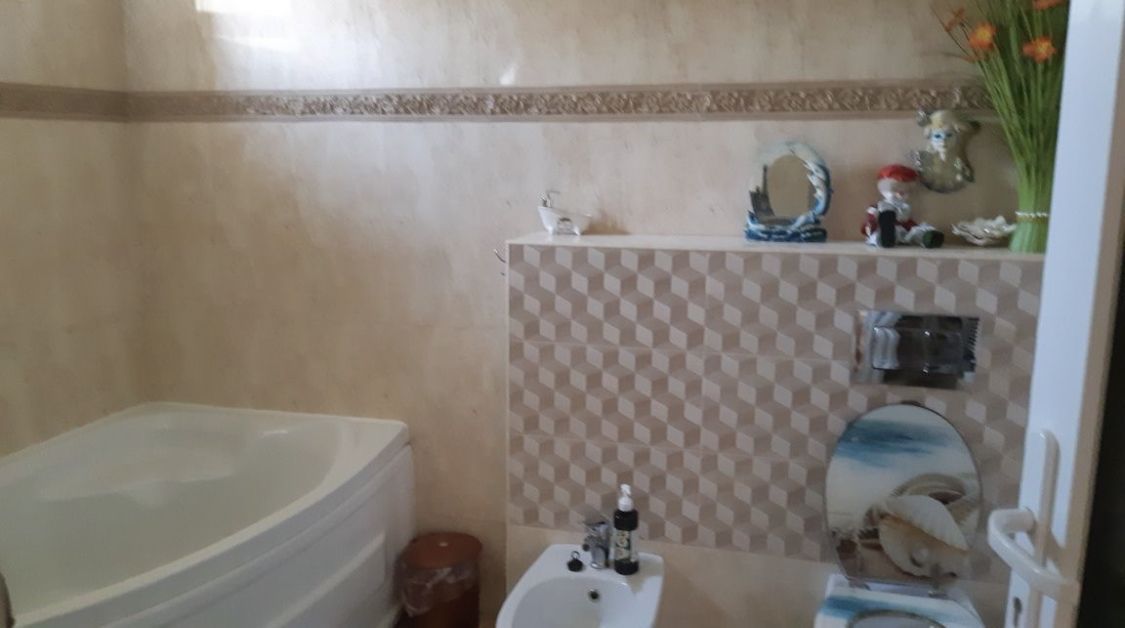 Casa semicentrala zona linistita - Poză 2