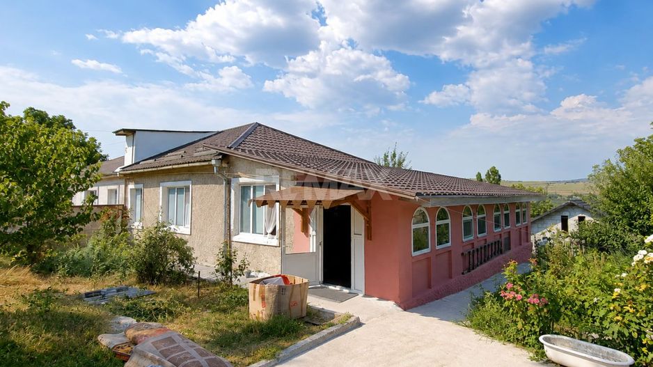 Strășeni.  Apartament la sol cu 3 dormitoare + living, teren și garaj. - Poză 2