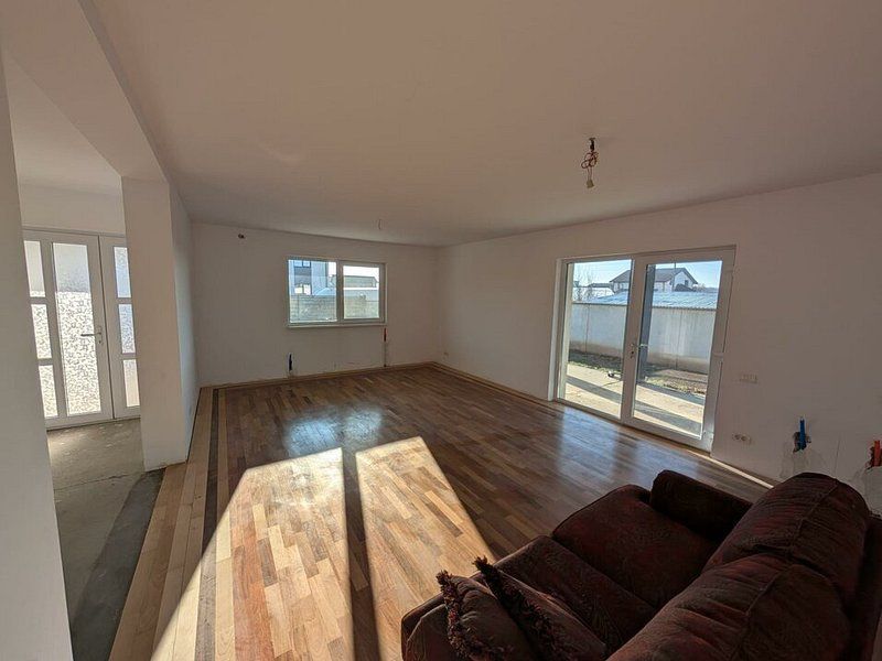 Casă Spațioasă 242 mp Utili și 600 mp Teren – Dragomirești-Deal - Poză 8