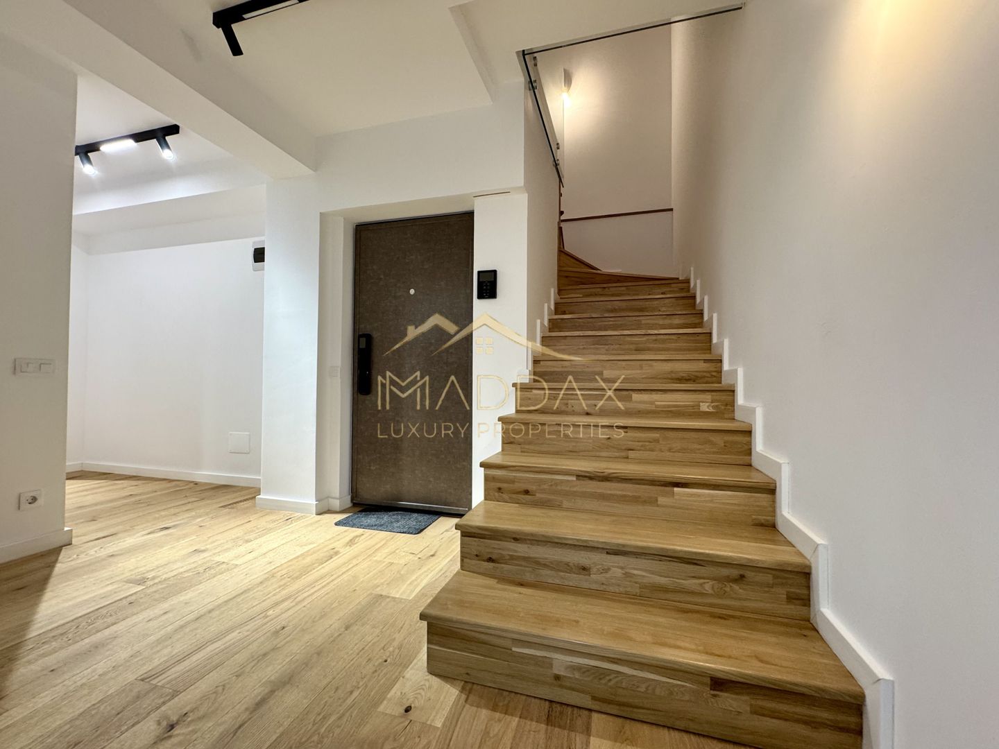 Duplex cu 4 Camere *211mp* / 2 parking / Erou Iancu Nicolae - Poză 27