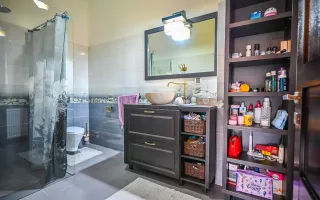 Somptuozitate in stil modern, 2 garaje, 3 terase, totul pe 1.000 mp teren - Poză 45