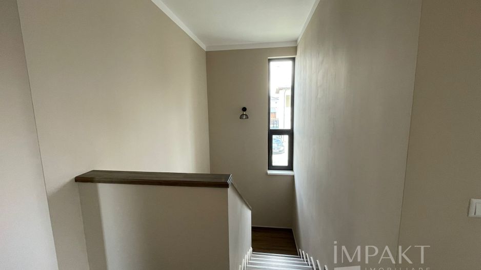 Casă / Vilă cu 4 camere de închiriat - Dezmir - Poză 18