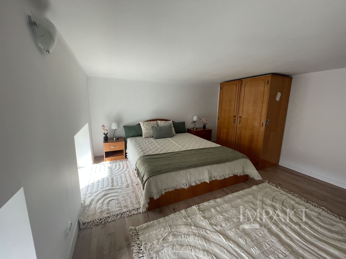 Apartament cu doua dormitoare, doua bai si living langa Piata Unirii - Poză 3