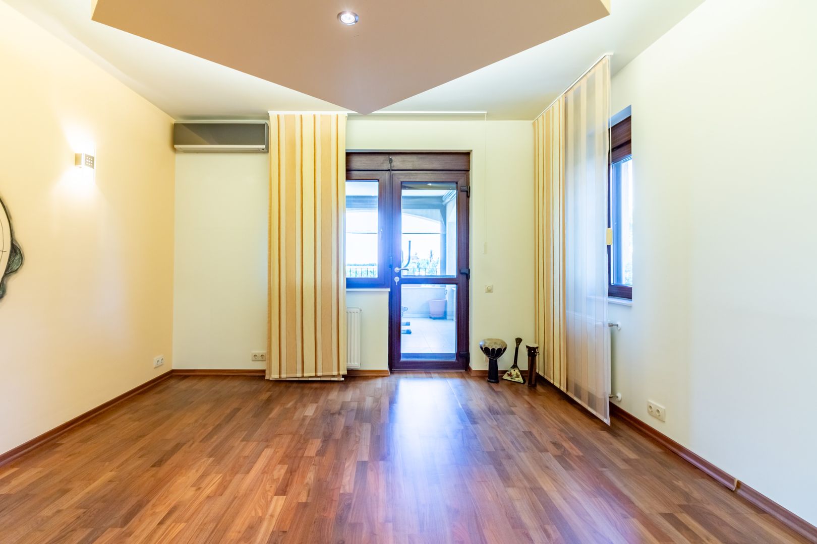 Vila premium de vanzare Balotesti/ piscina/ ponton/ deschidere la lac - Poză 18