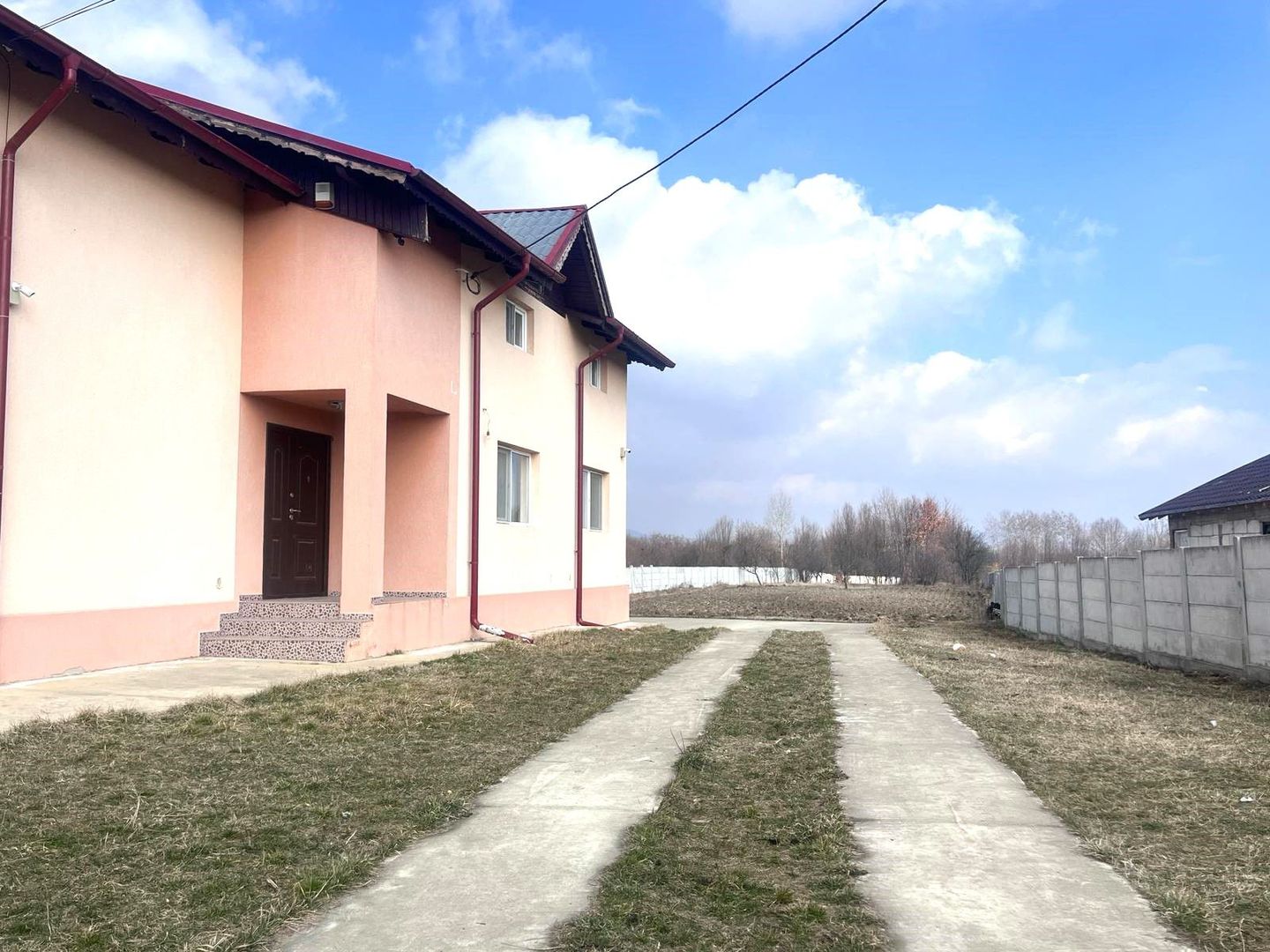 Priveliste frumoasa! Vanzare casa cu 3 camere in Sotanga! - Poză 6