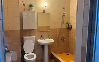 Apartament cu 2 camere, balcon și parcare inclusă, zona Florilor. - Poză 11