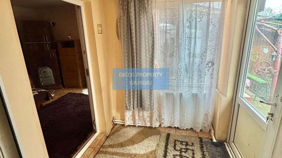 De vânzare casă cu 4 camere, garaj - Poză 11