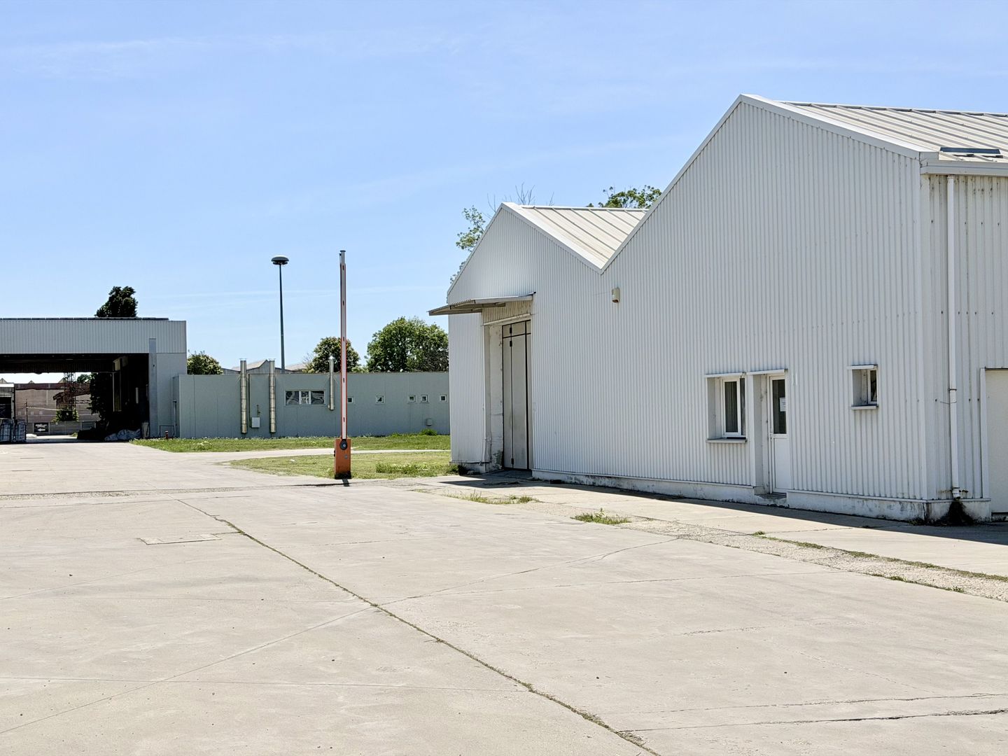 Hală industriala, 600 mp, Sannicolaul Mic, aproape de autostradă și centură - Poză 2