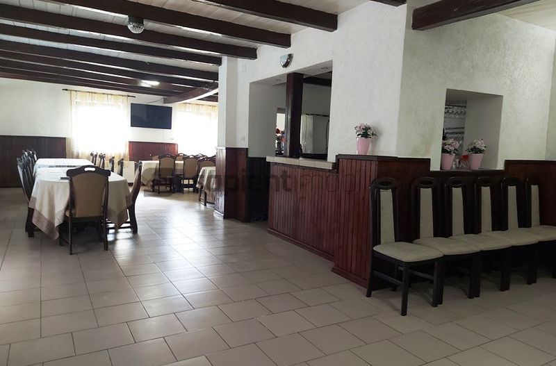 De vanzare casa si spatiu de restaurant in Tarian - Poză 8
