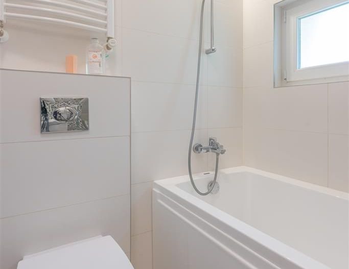 Locuință de 71 mp renovată integral și complet utilată, în casă - Poză 12