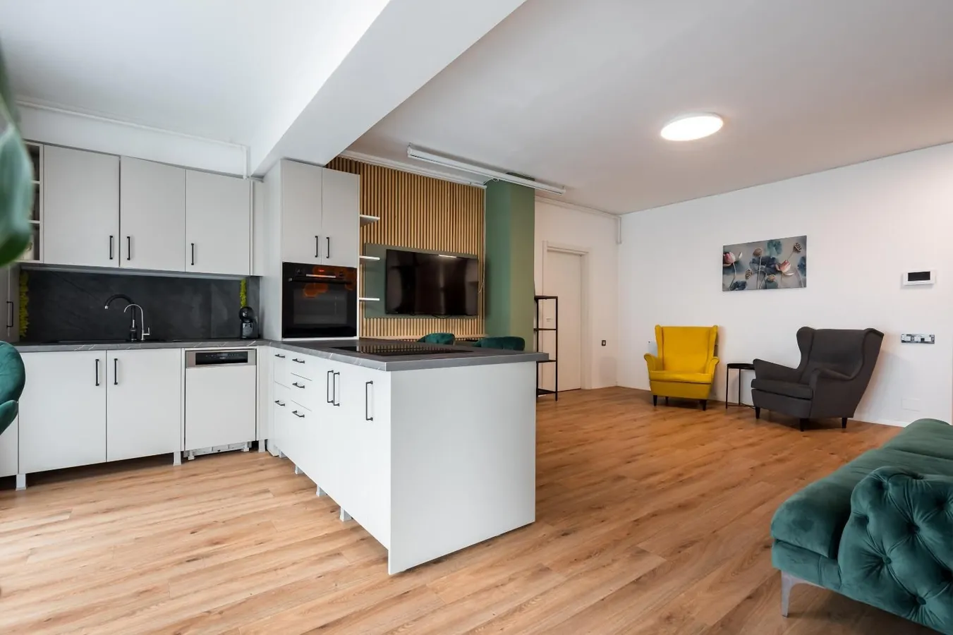 Short-term rent: 3 rooms apartment | Northside Park | Sector 1 — fotografia 1