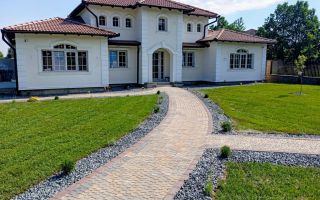 Casa stil mediteranian 4 dormitoare 800 mp teren Tocile - Poză 2