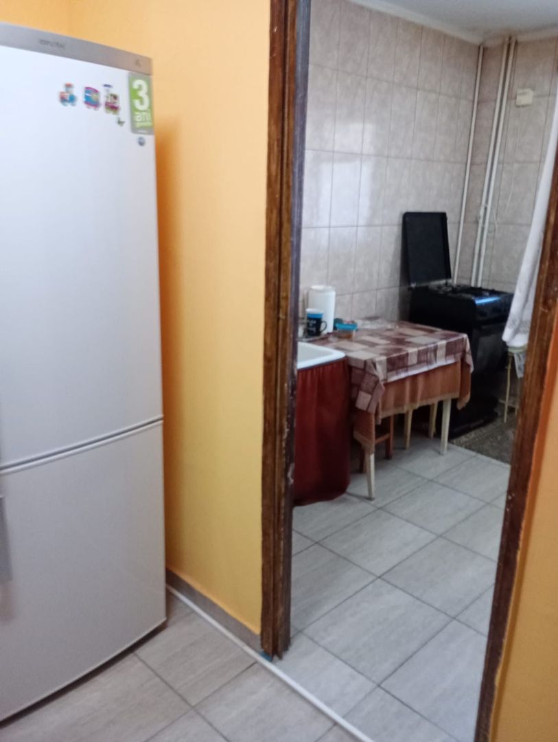 Apartament cu trei camere, Aparatorii Patriei, 130.000€, 0% comision cumparator - Poză 3