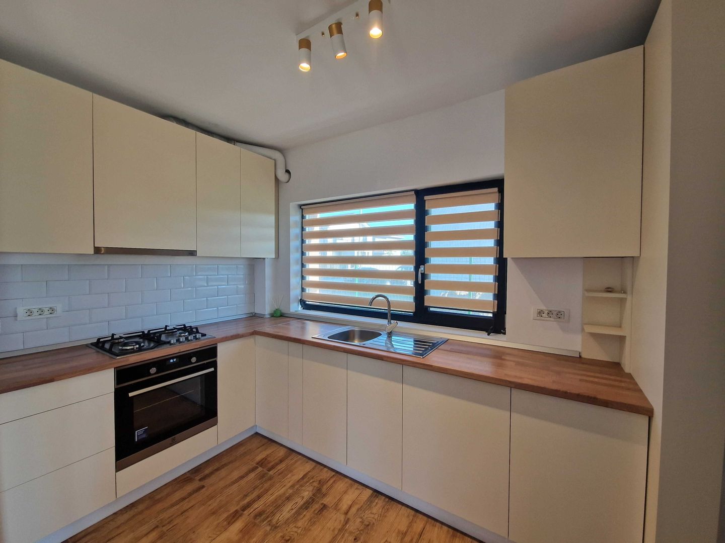 Vila moderna 3 camere | Tunari-langa parc - Poză 6