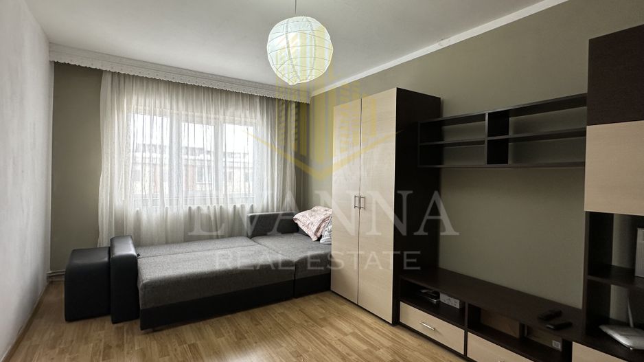 3 camere de vanzare , decomandat - 1000Euro/mp util - Poză 1