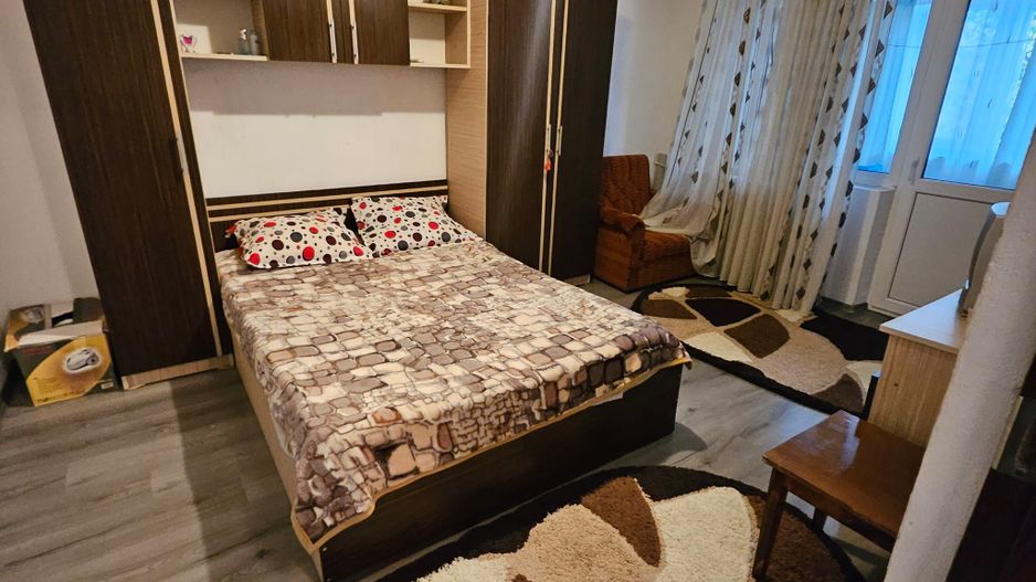 vand garsoniera zona Crihala, etaj 1 - Poză 1