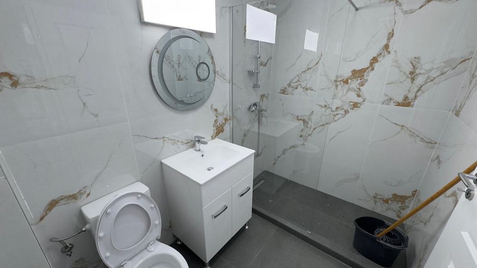 AP. 2 CAMERE- PARCARE INCLUSA, CENTRALA, BUCATARIE INCHISA, BLOC NOU - Poză 9