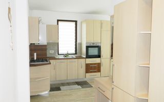 Apartament cu priveliste frumoasa,in bloc nou,zona colinei - Poză 3