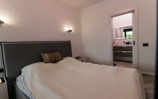 VILĂ MODERNĂ DE LUX CU PISCINĂ, FOTOVOLTAICE ȘI FOIȘOR – BREAZA - Poză 45