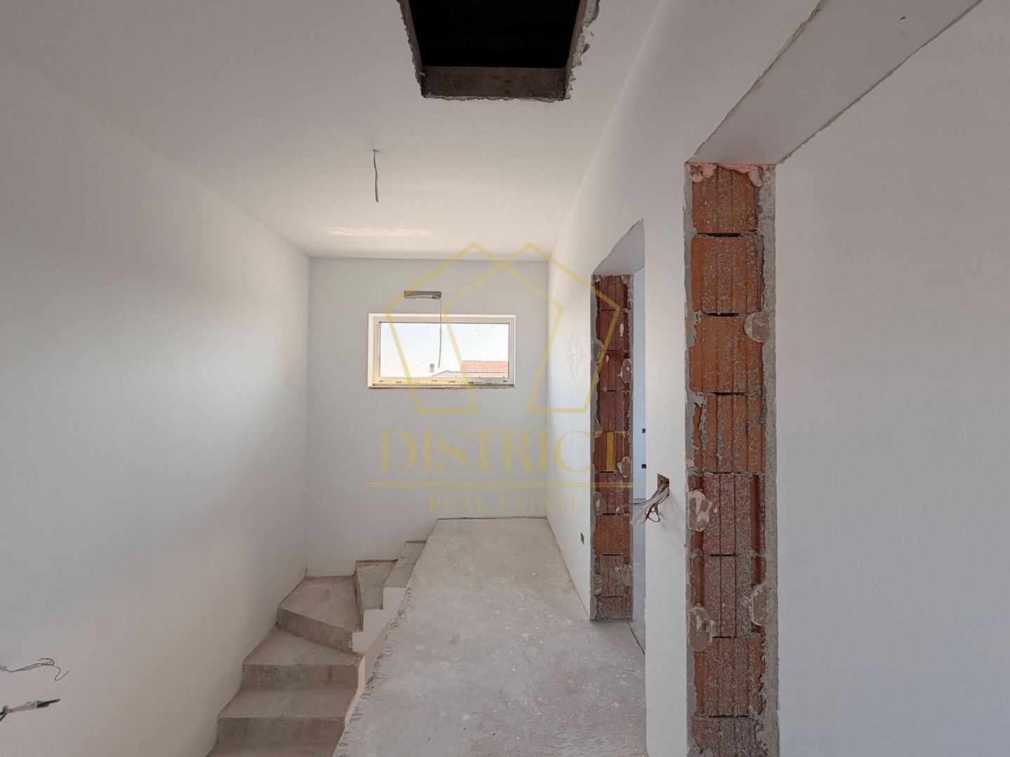 COM 0% Duplex cu 4 camere, despărțit prin camera tehnica | Mosnita Noua - Poză 7