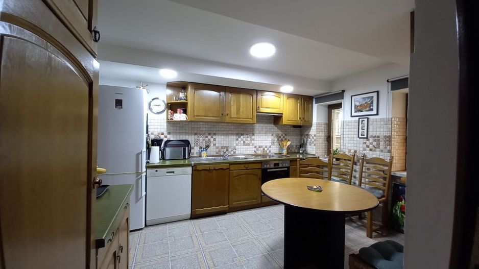 Apartament central la demisol înalt - Poză 10