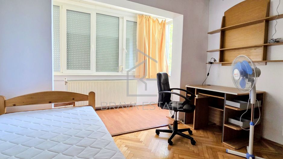 Apartament 3 camere, 2 bai, balcon, zona UMF - Poză 6