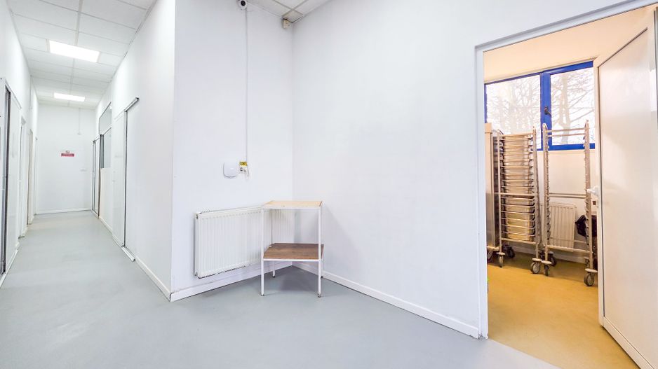 Spațiu industrial–afacere catering la cheie, teren&hală 750 mp S+P+1E - Poză 11