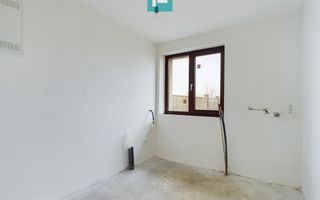 Vilă la sol cu open space și 3 dormitoare la alb - Poză 19