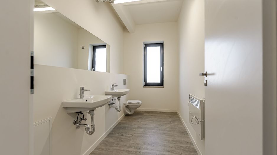 Birouri proaspăt renovate de închiriat - Poză 8