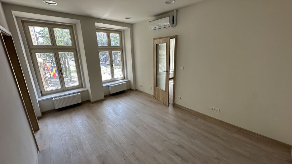 Spatii de birouri Ultracentral suprafață  de 34 mp - Poză 1