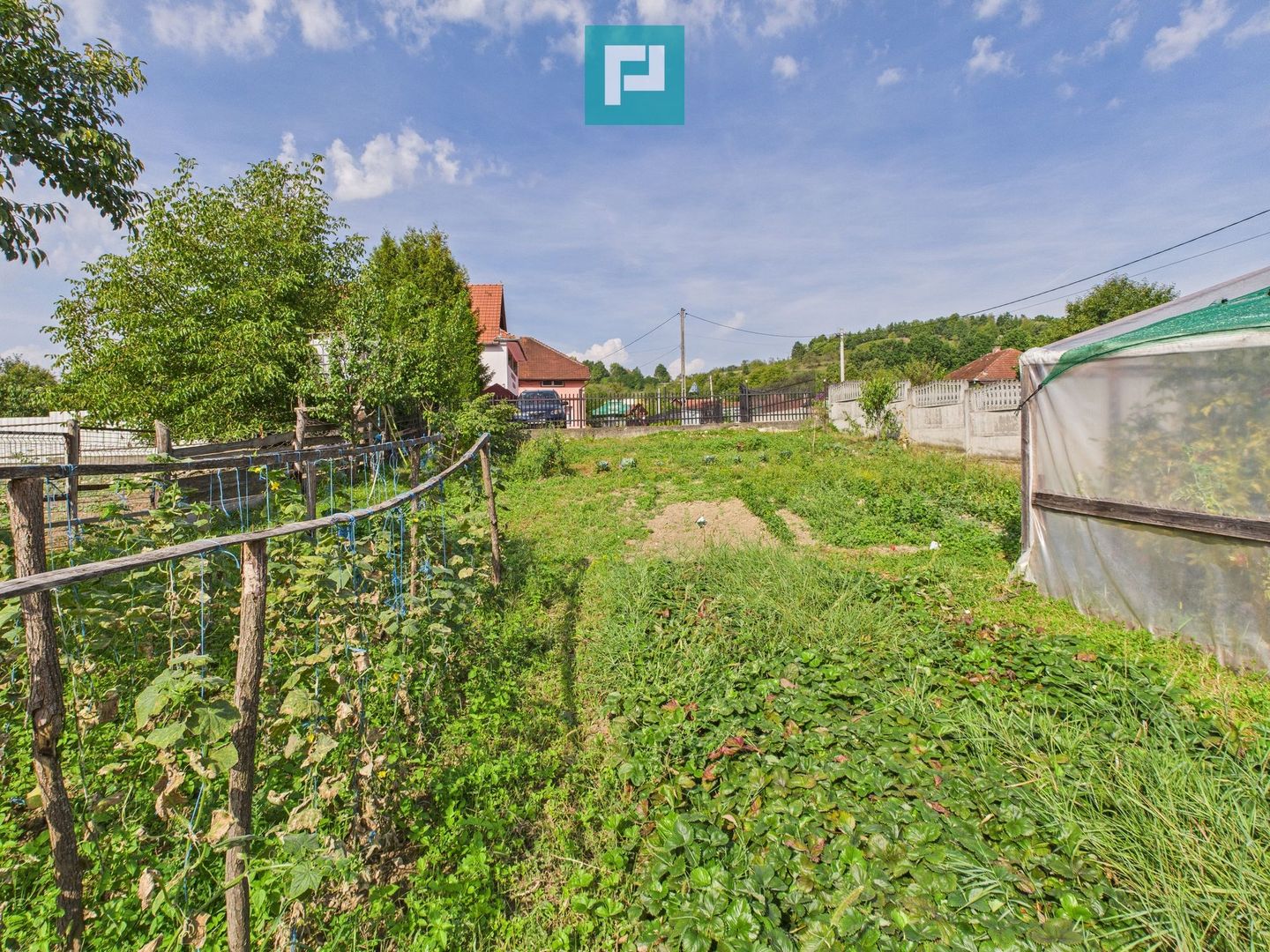 Casă și centru comercial, în localitatea Lazuri - Poză 13